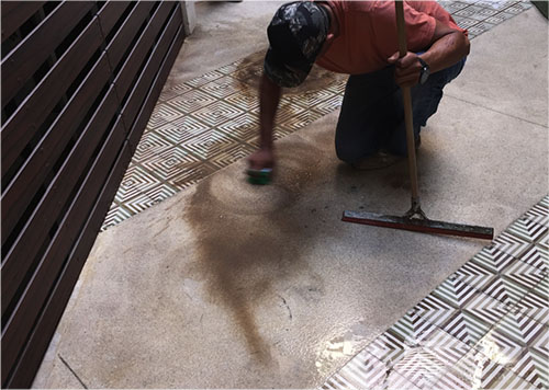 Cleaning with STAIN-PROOF Alkaline Cleaner